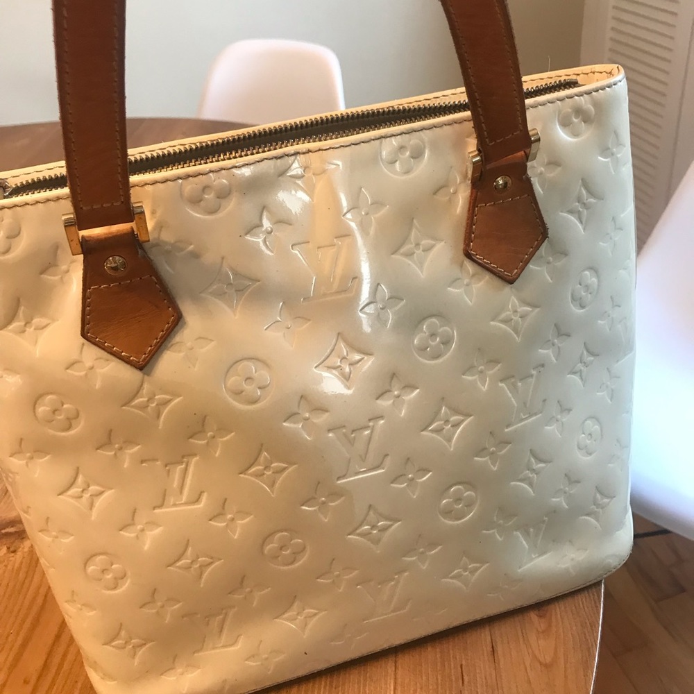 AUTHENTIC Louis Vuitton
